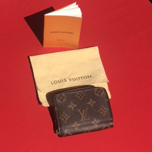 Authentic Louis Vuitton Zippy Wallet